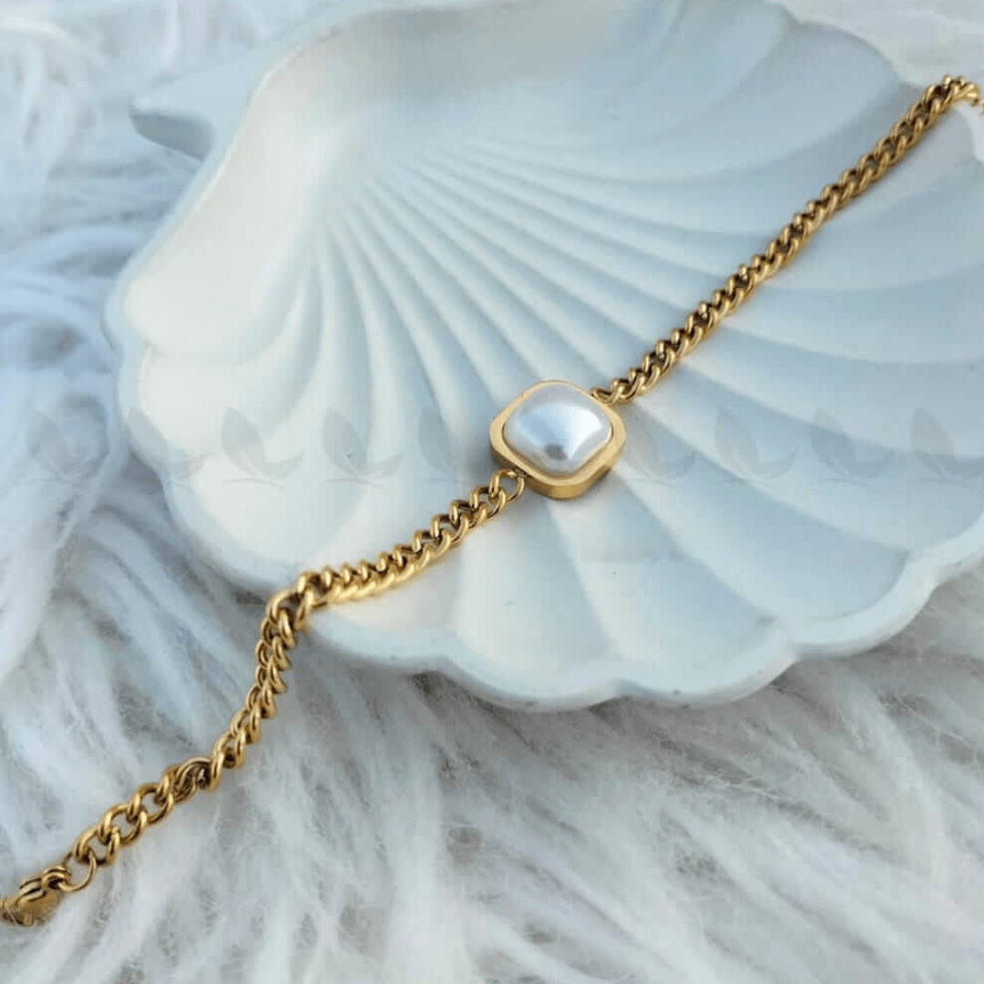 Moon Pearl Bracelet
