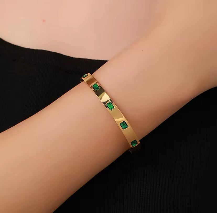 Emrald Handcuff