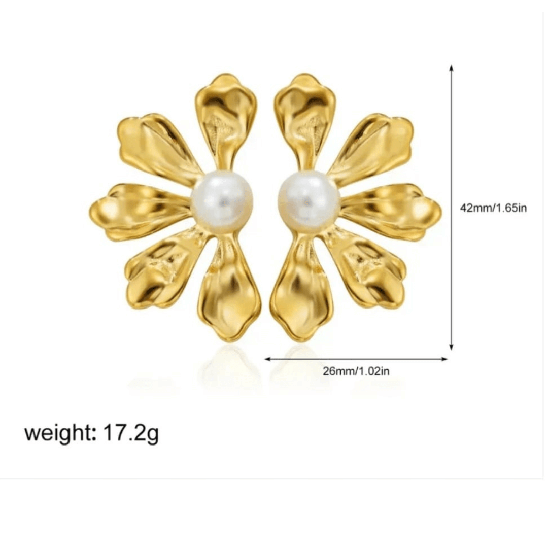 Peatal Pearl Earring