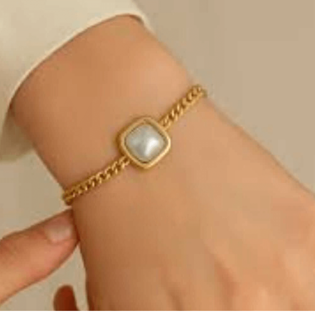 Moon Pearl Bracelet