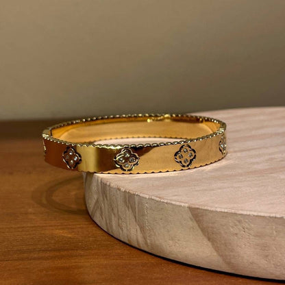 Supreme Handcuff