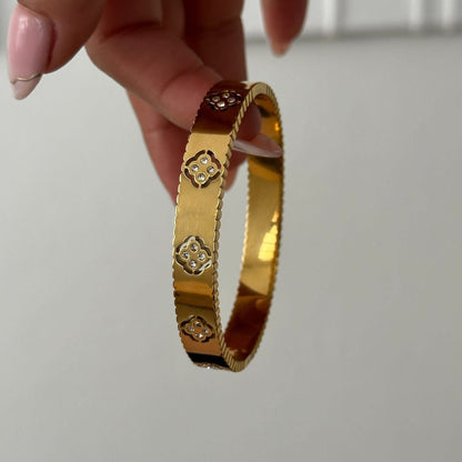 Supreme Handcuff