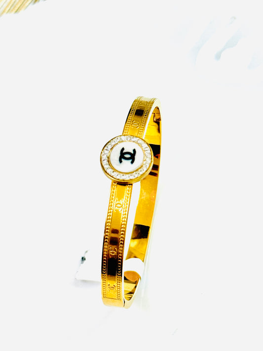 Shahi Handcuff