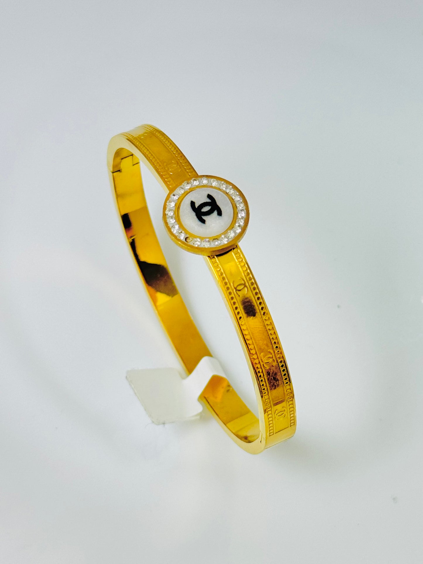 Shahi Handcuff