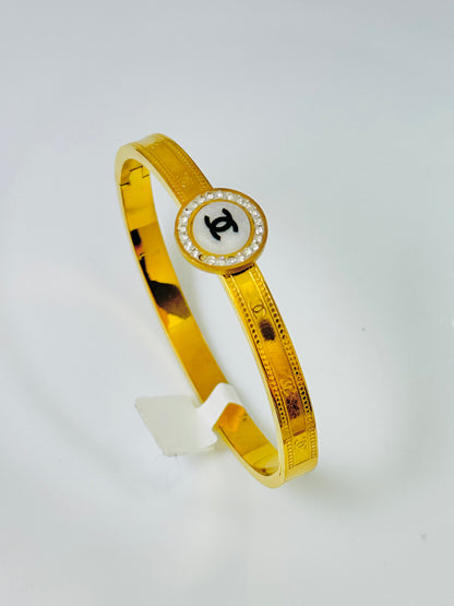 Shahi Handcuff
