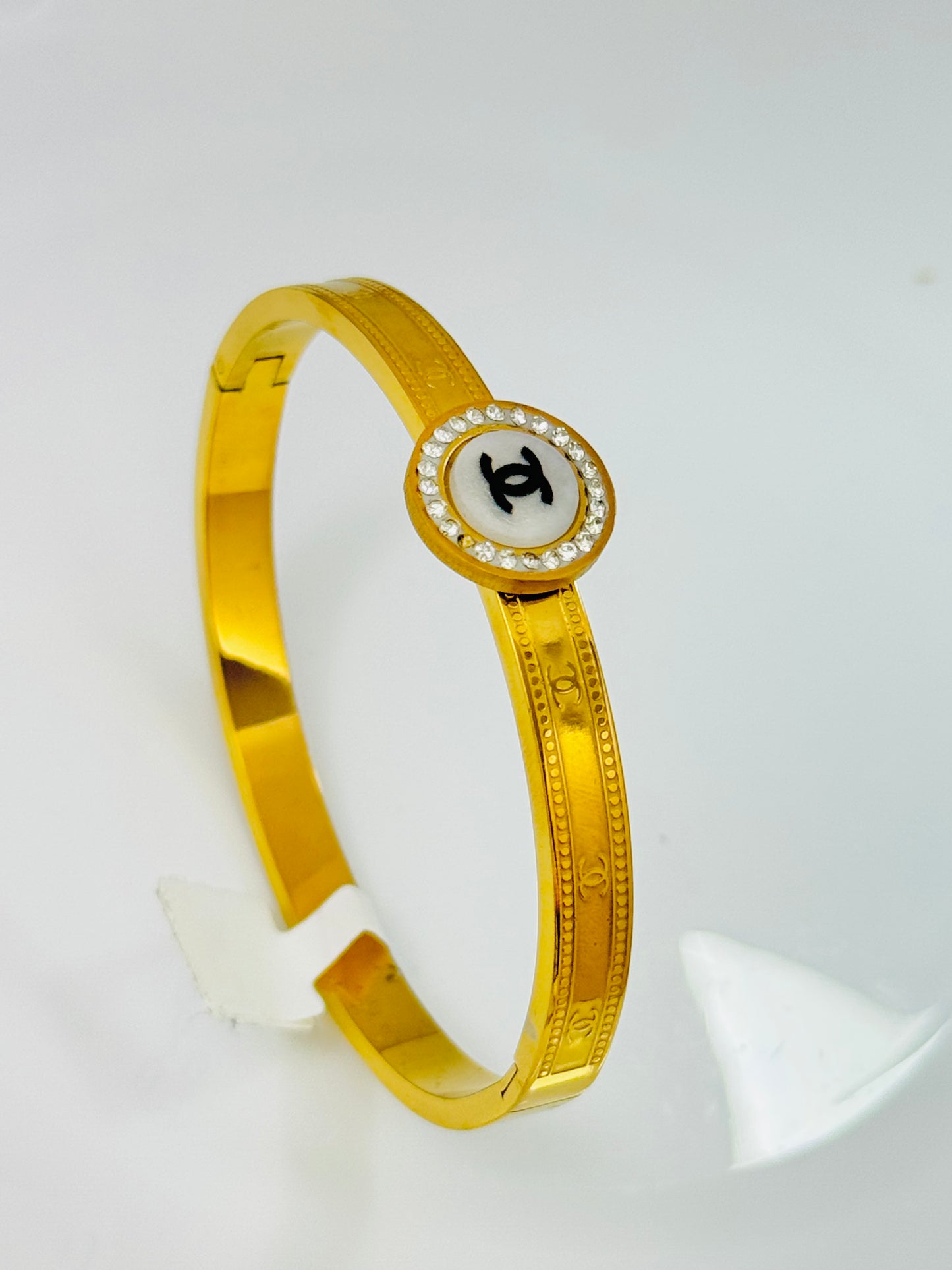 Shahi Handcuff