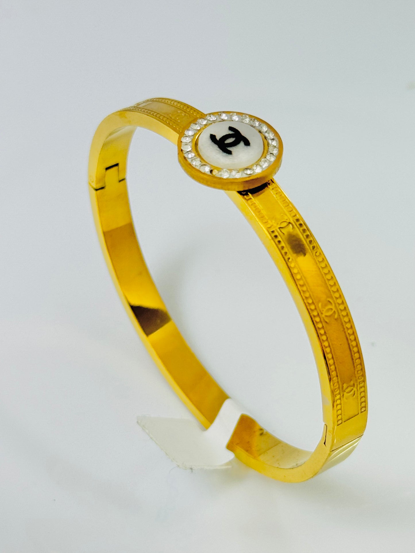 Shahi Handcuff