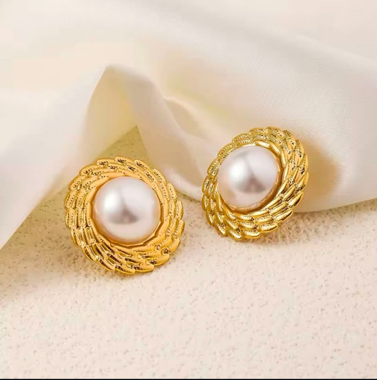 Pearl Shine Stud