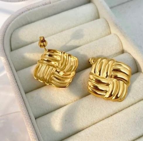 Velvet Earring